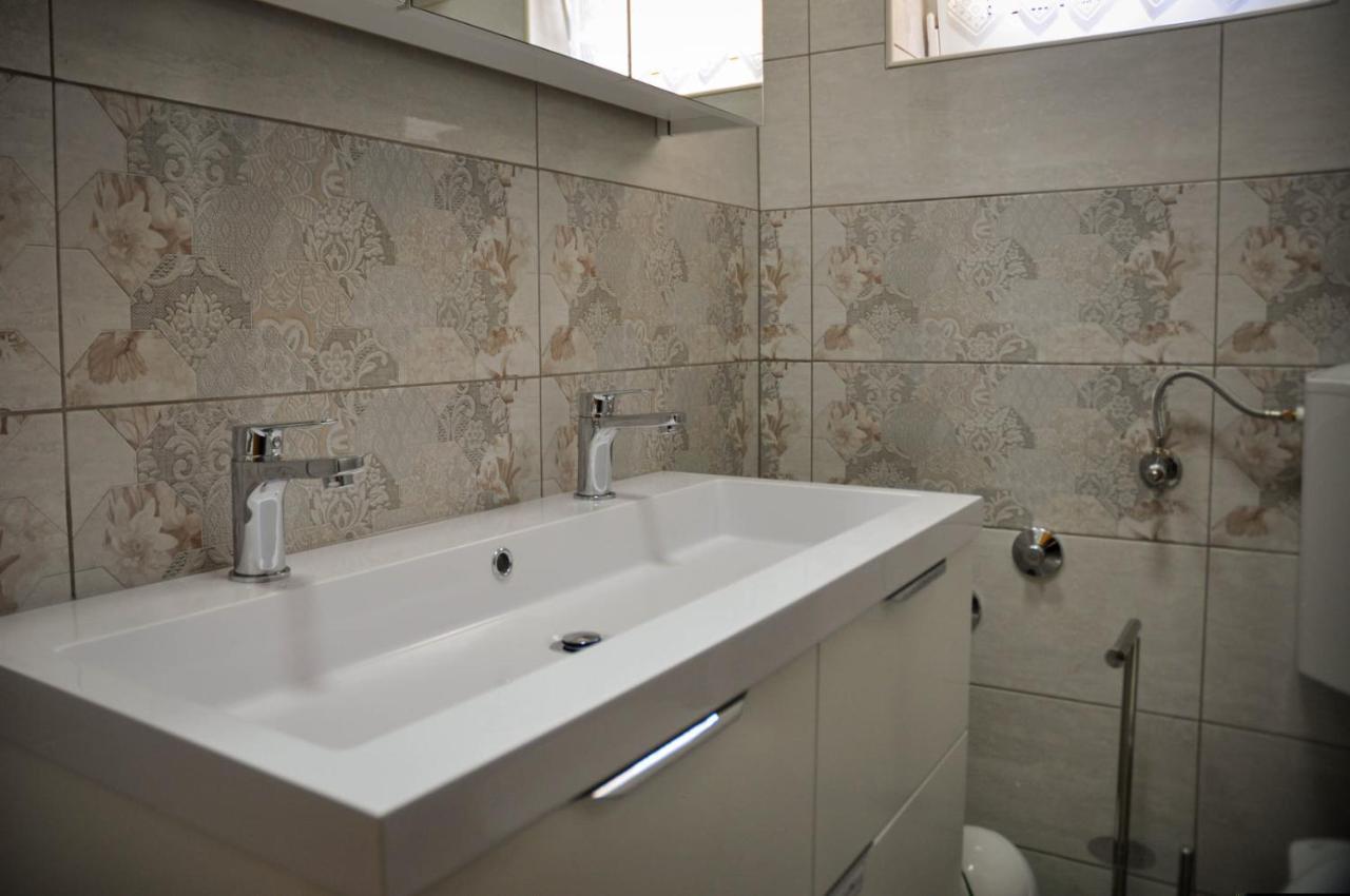 Apartmani Justic Njivice Εξωτερικό φωτογραφία